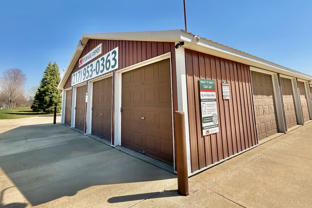 Residential storage with free lock included in Hiawatha, IA